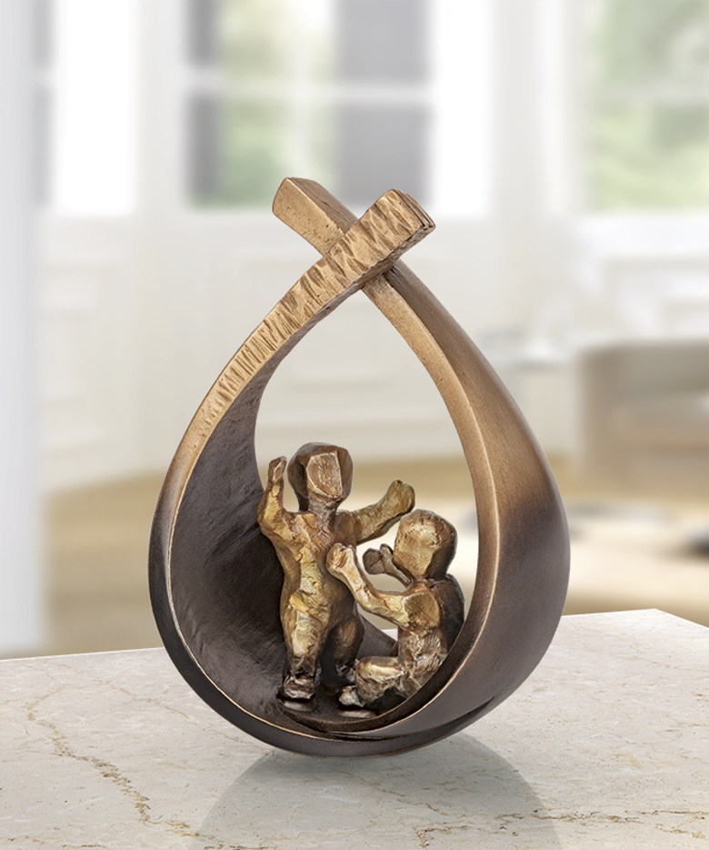 Bronzefigur «Geburt (2 Kinder)» aus dem Atelier Strassacker