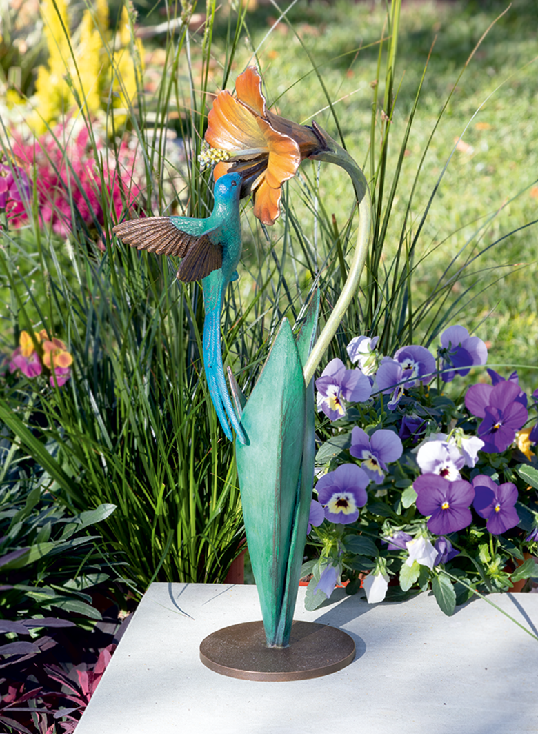 Kolibri mit Blüte