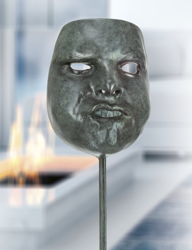 Bronzefigur Mask II von Veronika Psotková