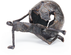 Bronzefigur »Zerbrochen« von Marianne Mostert