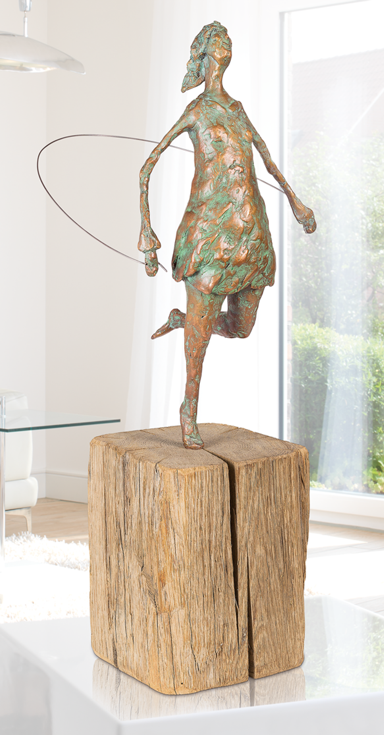 Bronzefigur Seilspringerin von Gudrun Rienhardt