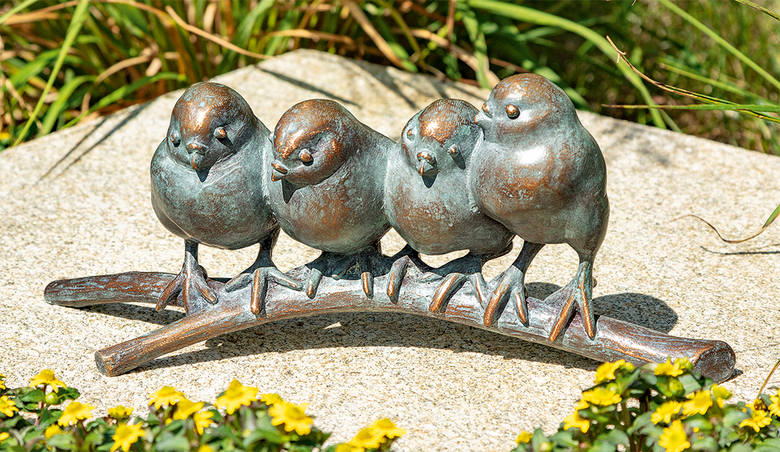 Bronzefigur «Kükenquartett» aus dem Atelier Strassacker