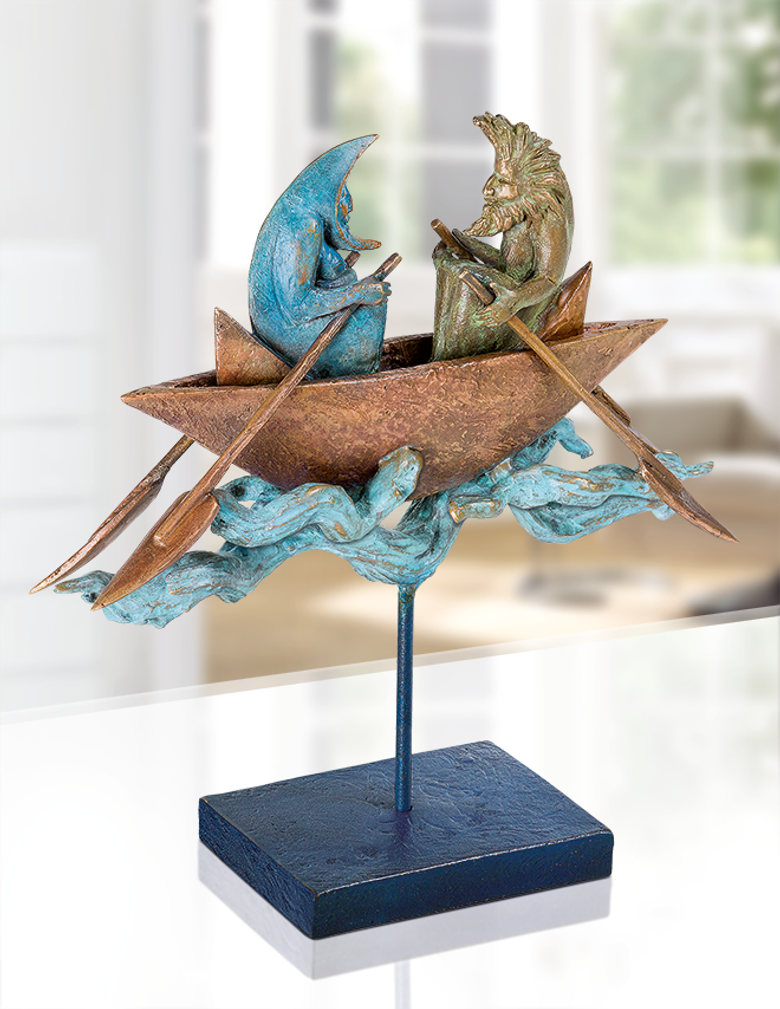 Bronzefigur Sun & Moon boating von Fidelma Massey