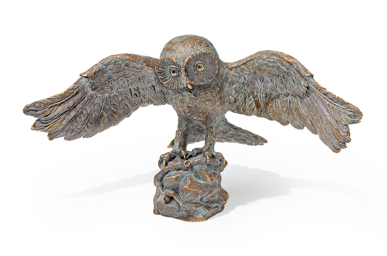 Bronzefigur «Eule mit ausgeb. Flügeln» aus dem Atelier Strassacker