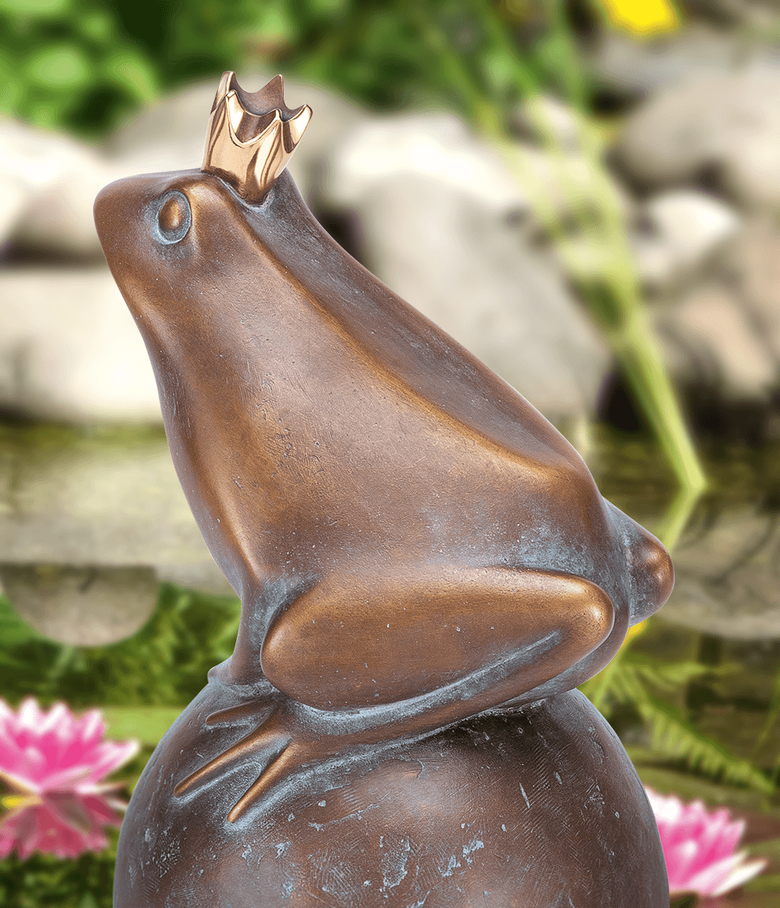 Bronzefigur »Froschkönig« aus dem Atelier Strassacker