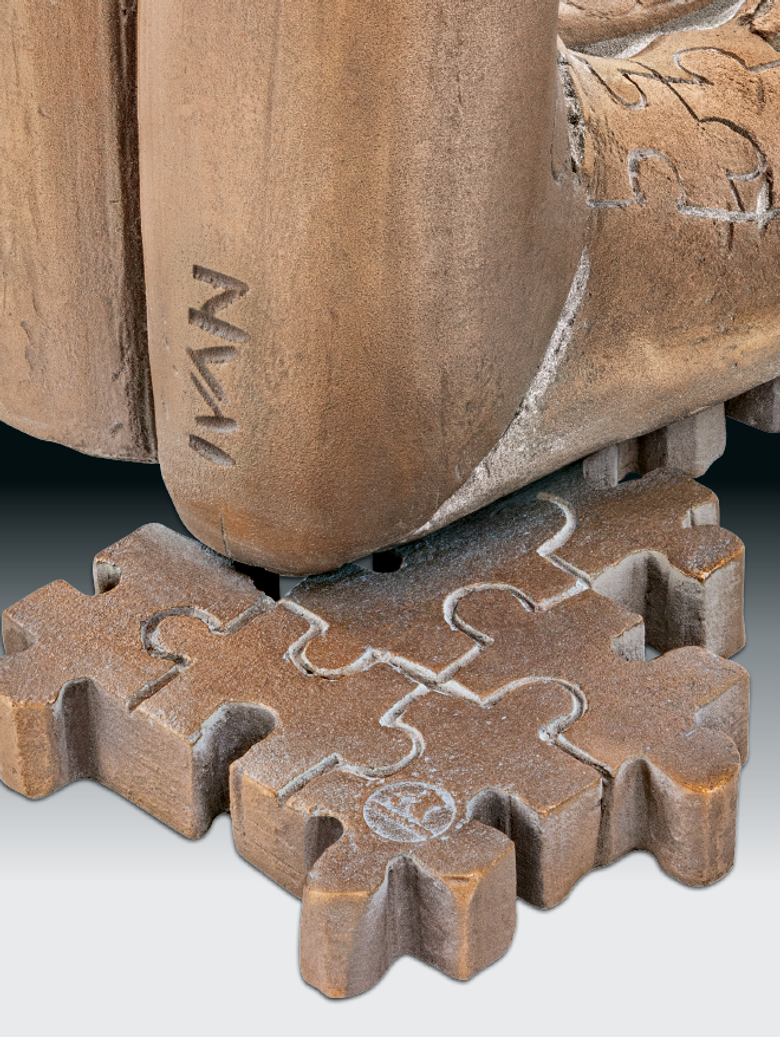 Bronzefigur «Zerbrechlich» von Ivan Lardschneider