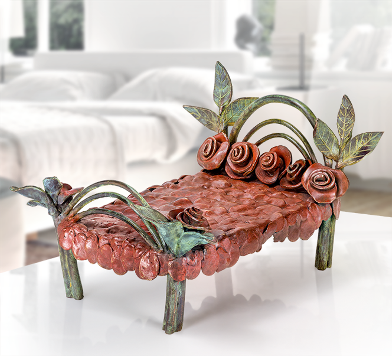 Bronzefigur Bed of Roses von Beth Newman-Maguire