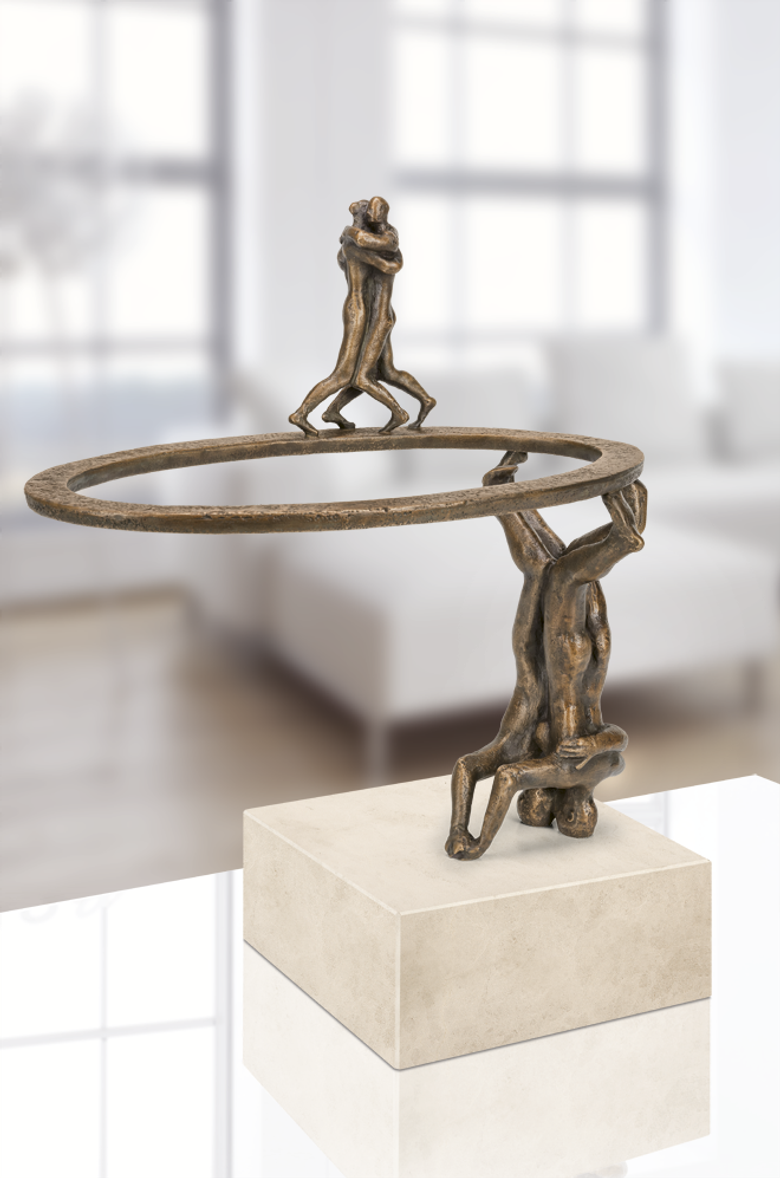 Bronzefigur If you can´t be with the one you love ... von Adelbert Heil