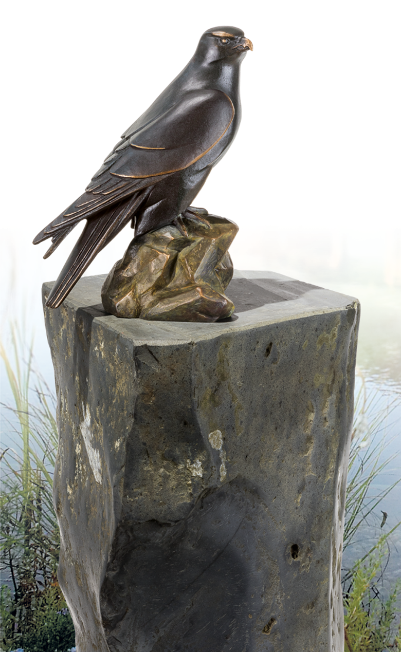 Bronzefigur Weiblicher Gerfalke von Atelier Strassacker