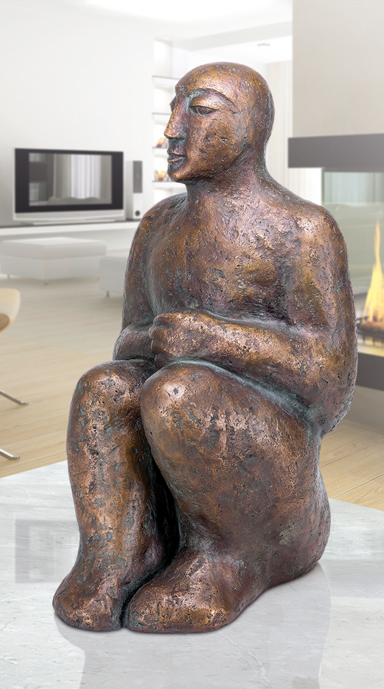 Bronzefigur Sitzende II von Christine Raschke