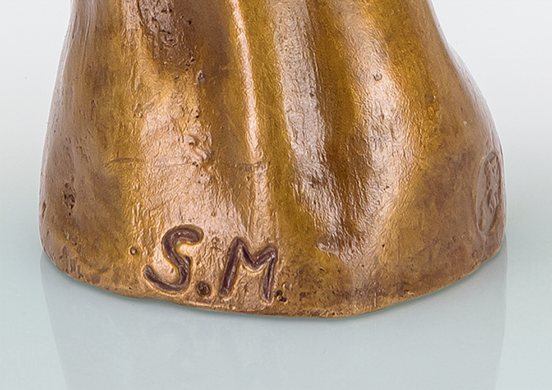 Bronzefigur Schwangere mit Korb von Sonja Marschner