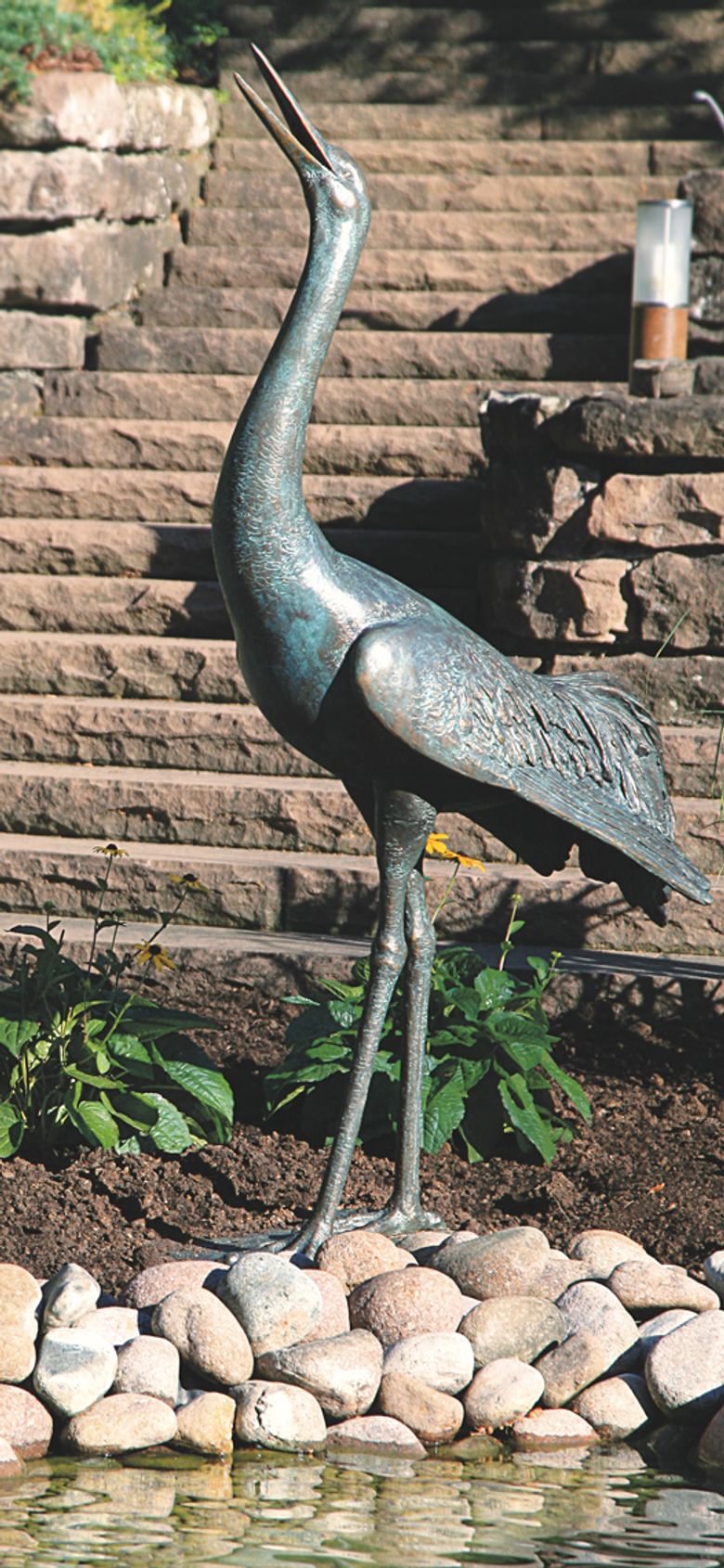 Bronzefigur Kranich, trompetend von Erwin A. Schinzel
