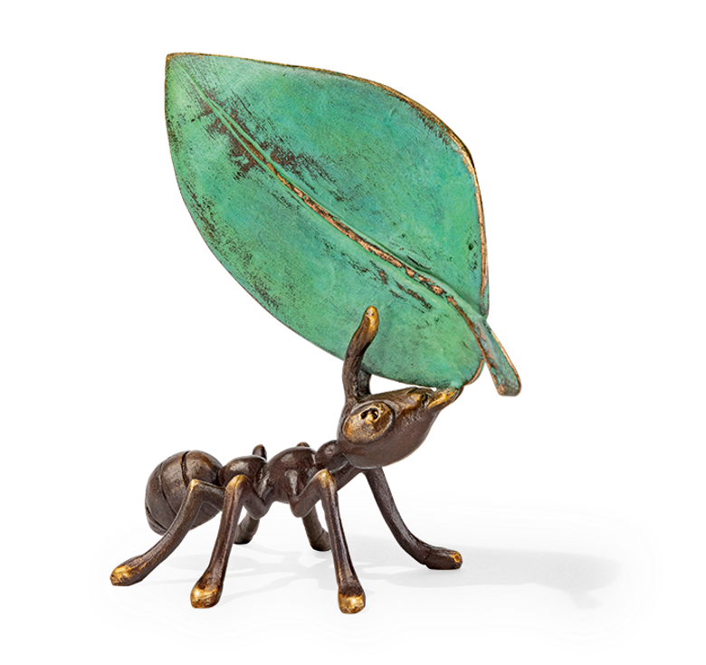 Bronzefigur «Ameise mit Blatt» aus dem Atelier Strassacker