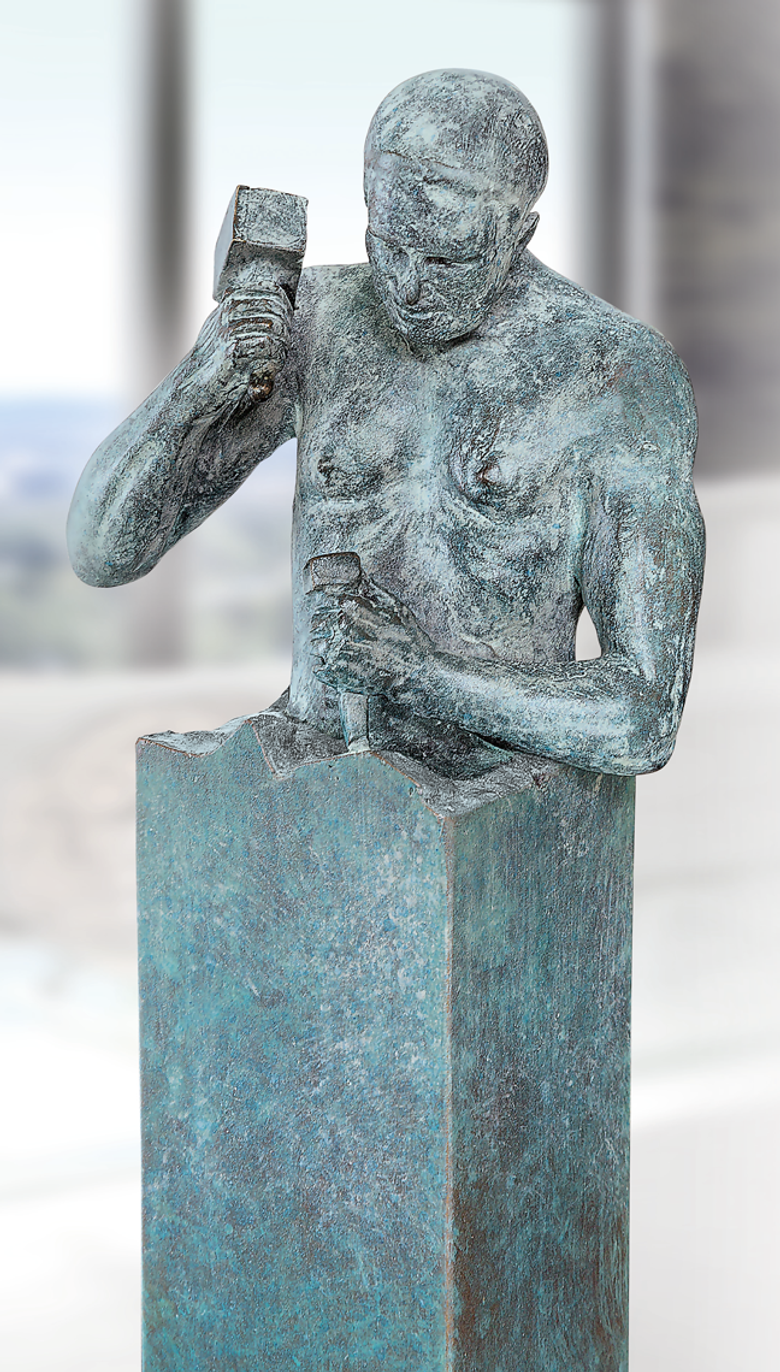 Bronzefigur Le Sage se faconne lui-même von Annie Jungers