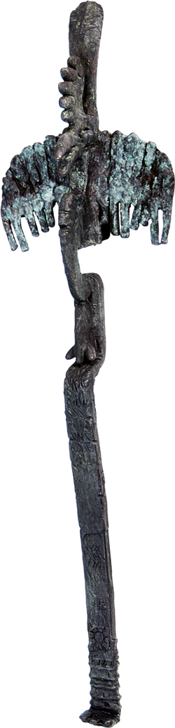 Bronzefigur Totem Anai, hängend von Bettina  Scholl-Sabbatini