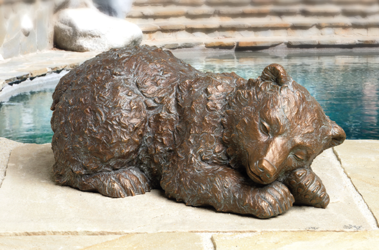 Bronzefigur Eisbär, schlafend von Atelier Strassacker