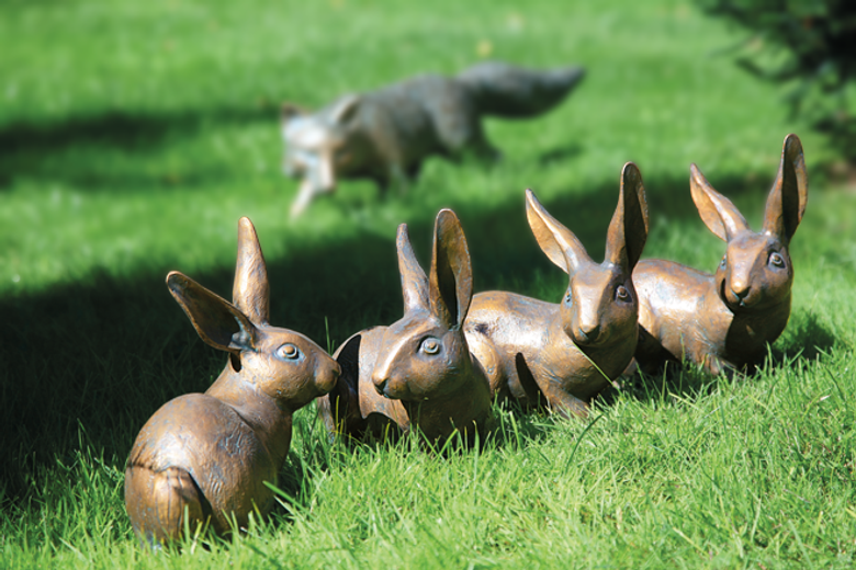 Bronzefigur Hase von Atelier Strassacker