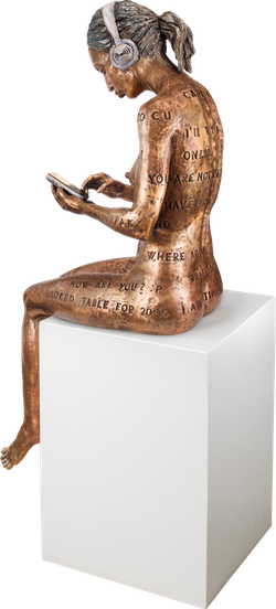 Bronzefigur Online Romance (Lady) von Michal Trpak