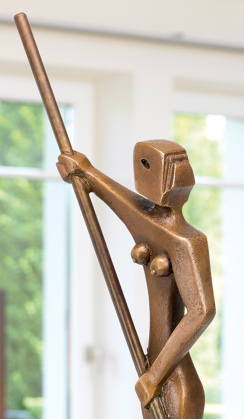 Bronzefigur Wassergöttin auf Barke von Heinz Rupp