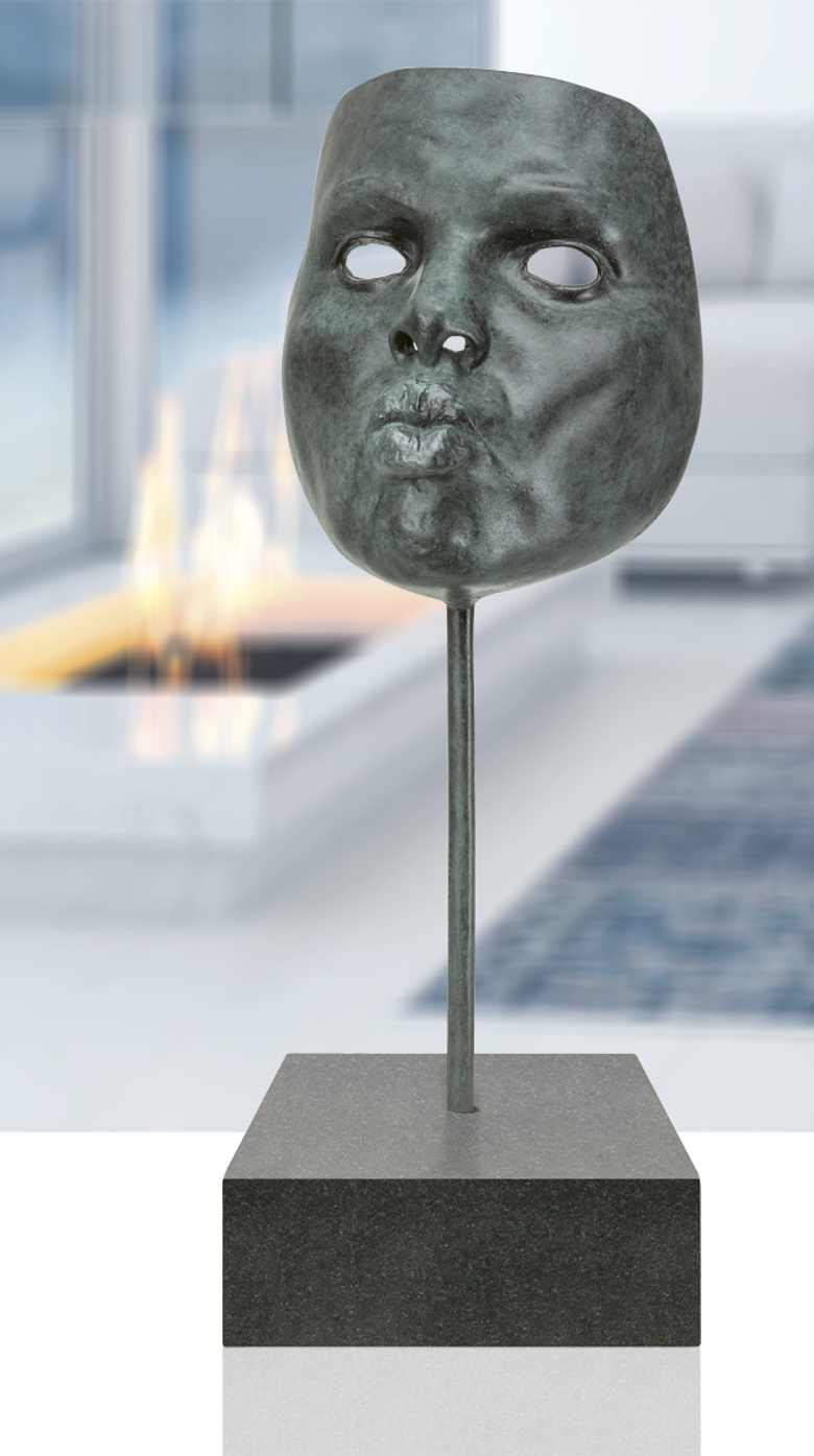 Bronzefigur Mask I von Veronika Psotková