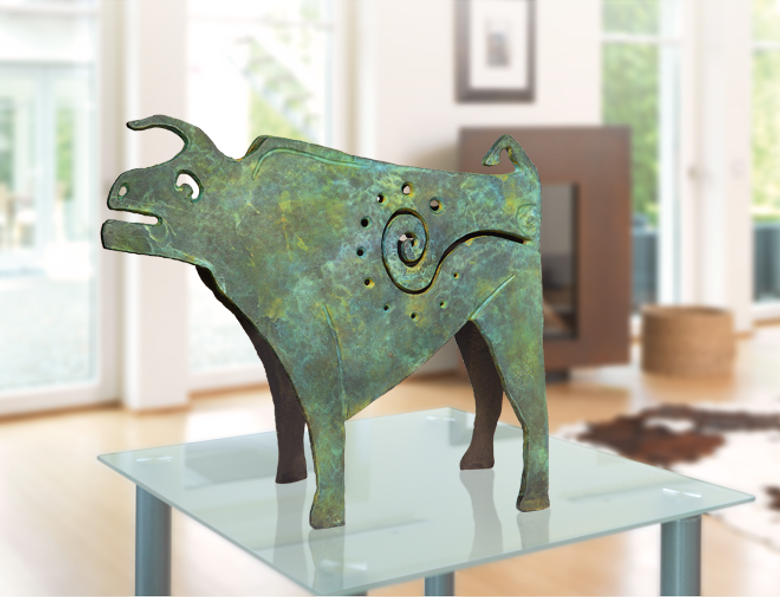 Bronzefigur Ur, grün von Guido Häfner