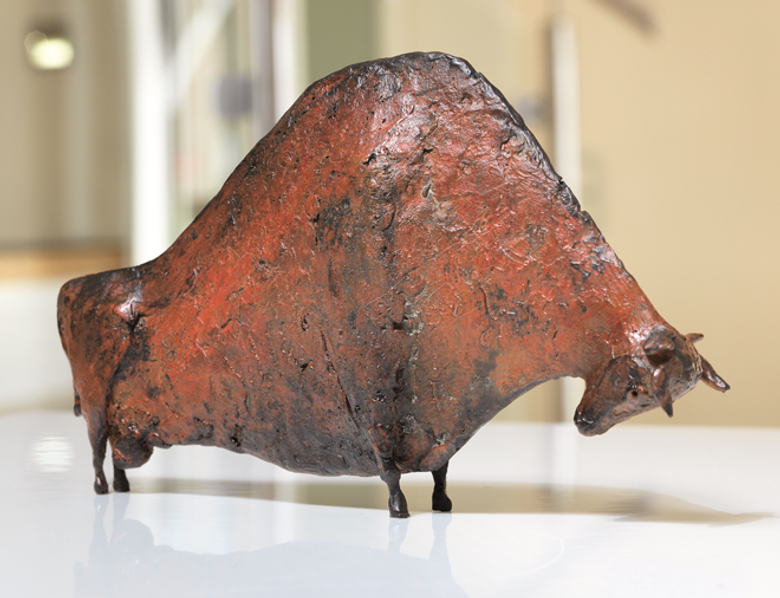 Bronzefigur Großer Stier von Hermann Schwahn