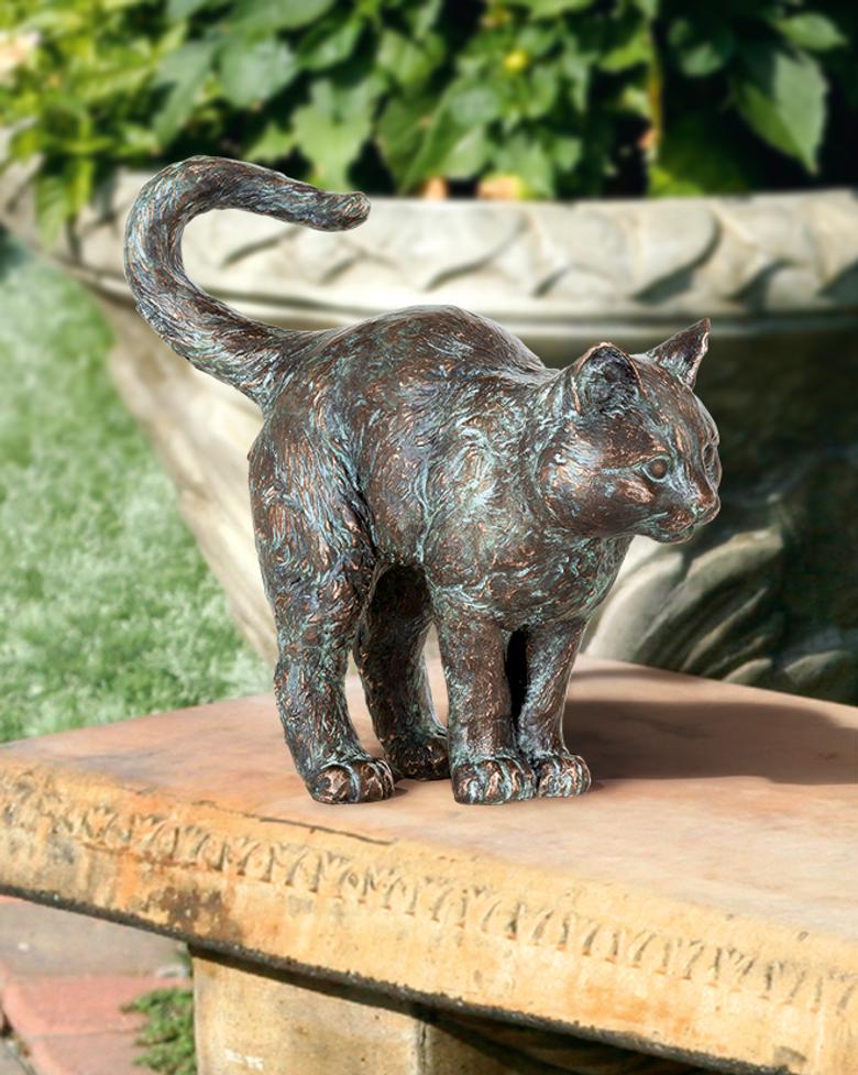 Bronzefigur Stehende Katze von Atelier Strassacker