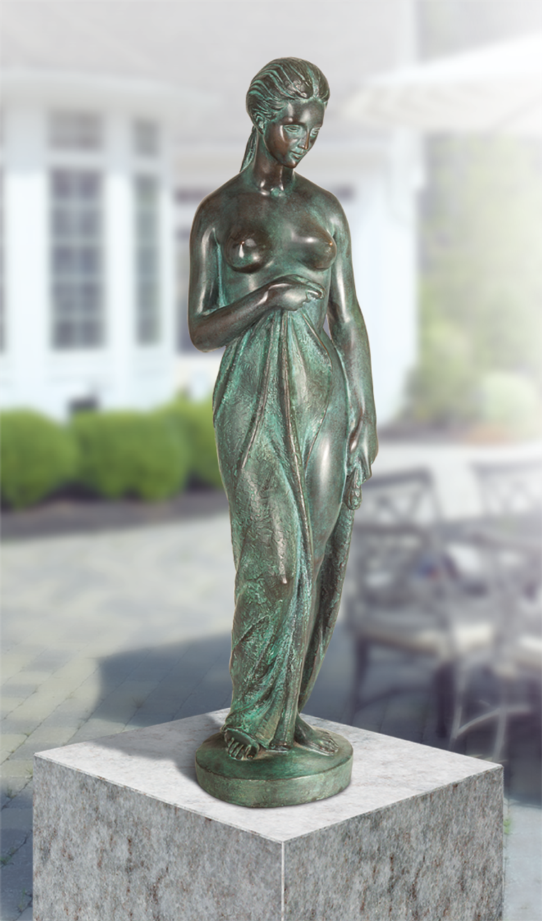 Bronzefigur Nach dem Bade von Atelier Strassacker