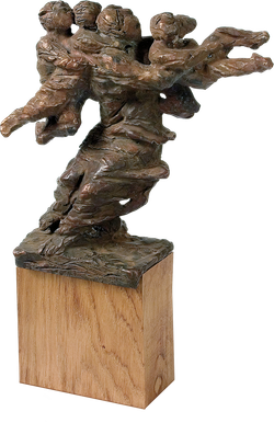 Bronzefigur Mutter mit drei Kindern in der Flut von Karl-Henning Seemann