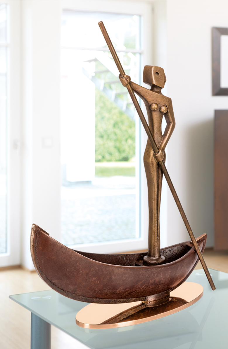 Bronzefigur Wassergöttin auf Barke von Heinz Rupp