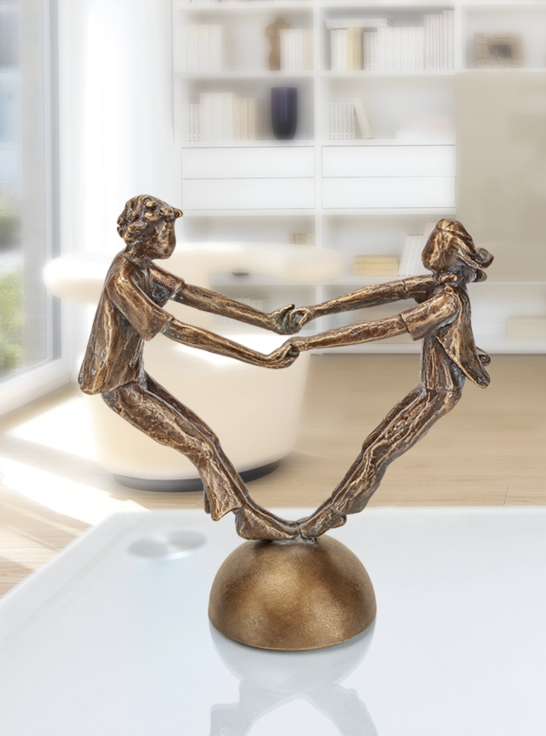 Bronzefigur «Zusammenhalt» aus dem Atelier Strassacker