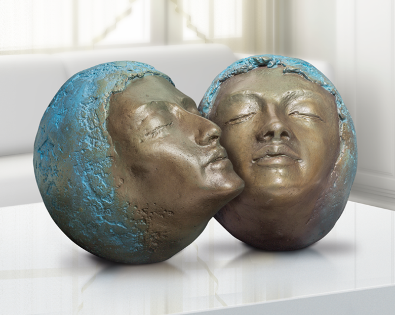 Bronzefigur Zuneigung von Maria-Luise Bodirsky