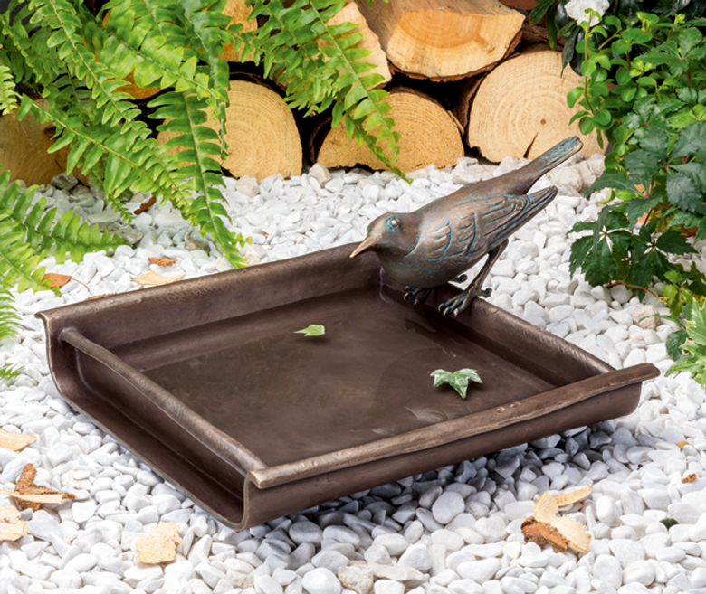 Bronzefigur Vogeltränke mit Amsel von Atelier Strassacker