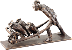 Bronzefigur Müller mit Schubkarre von Ingo Koblischek