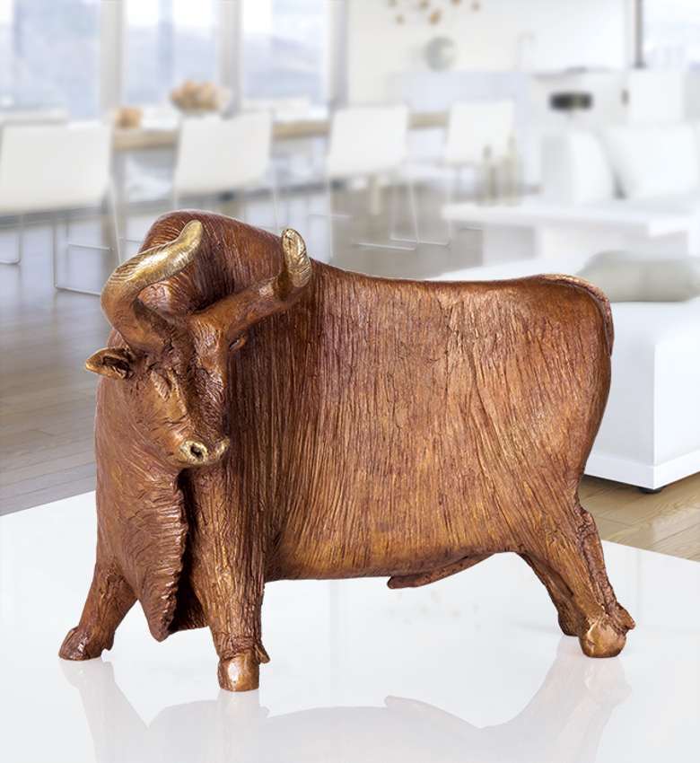 Bronzefigur Stier von David Laugomer