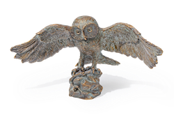 Bronzefigur «Eule mit ausgeb. Flügeln» aus dem Atelier Strassacker