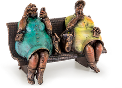 Bronzefigur Nach der Promenade von Eva Roucka