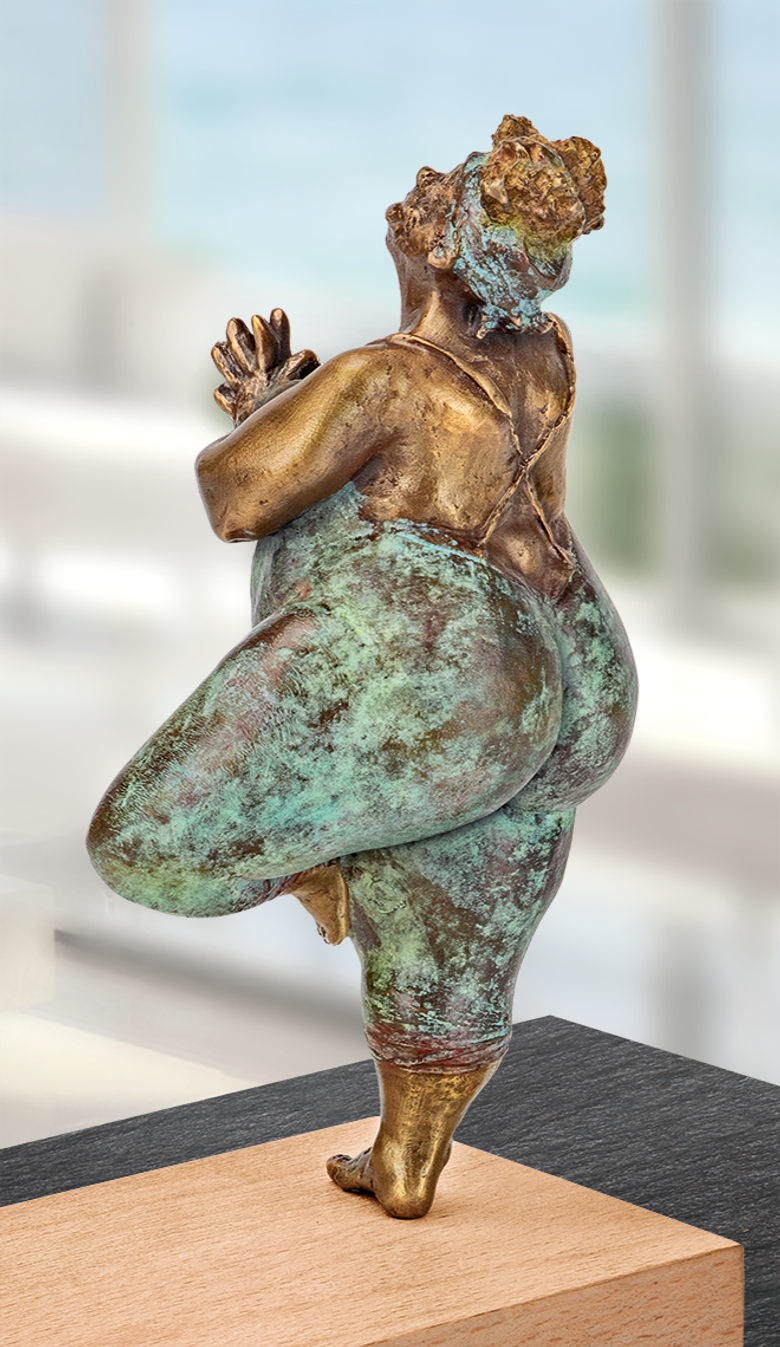 Bronzefigur «Yoga-Baum» von Anette Biedinger