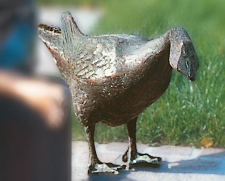 Bronzefigur Gans mit nach vorne gestrecktem Kopf von Hans Nübold