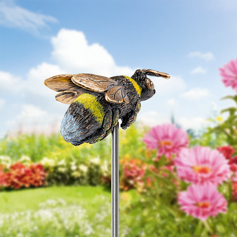 Bronzefigur «Pflanzenstecker Hummel» aus dem Atelier Strassacker