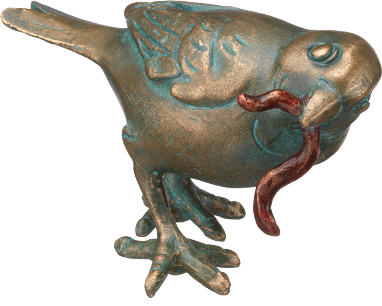 Bronzefigur Spatz mit Wurm von Atelier Strassacker