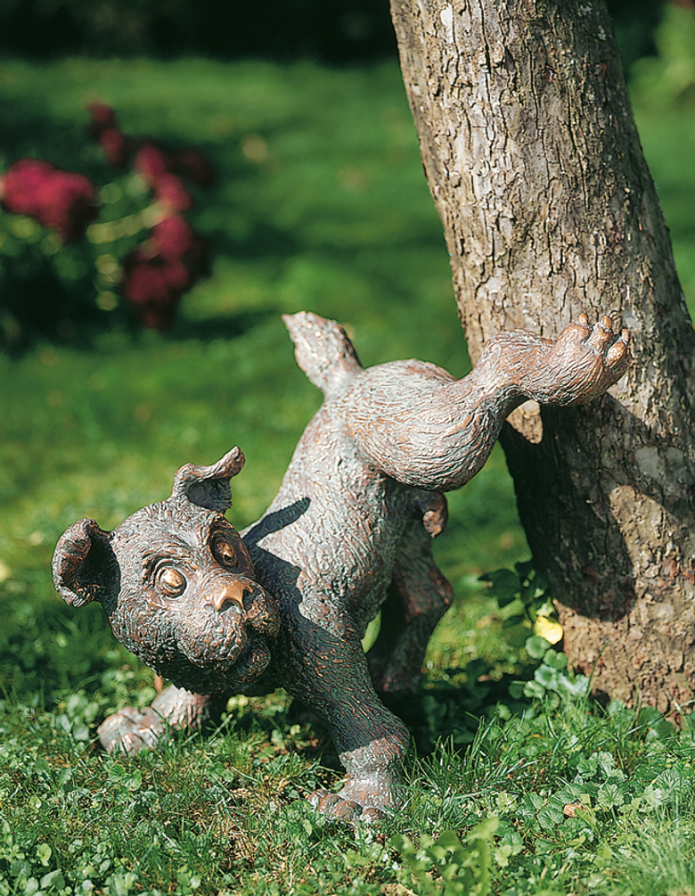 Bronzefigur Gassi von Atelier Strassacker