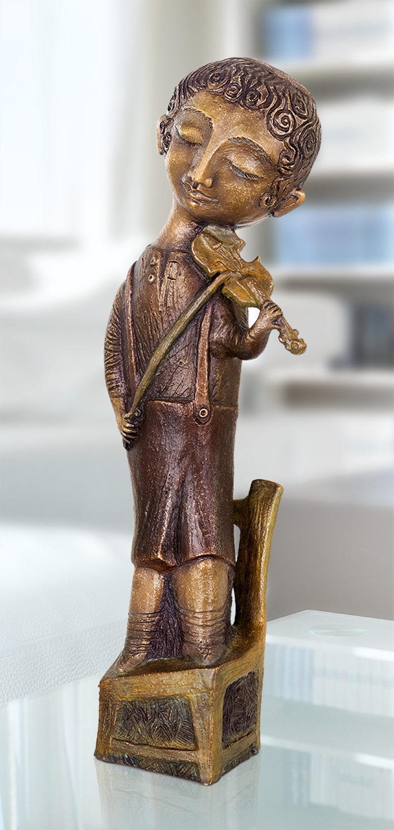 Bronzefigur Geiger auf Stuhl von Elya Yalonetski