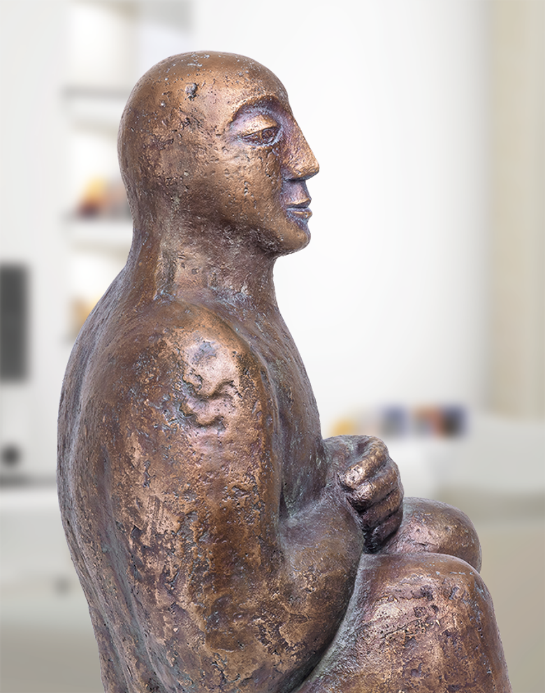 Bronzefigur Sitzende II von Christine Raschke