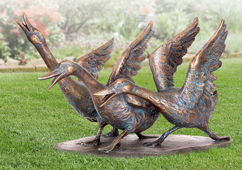 Bronzefigur Gänsegruppe von Atelier Strassacker