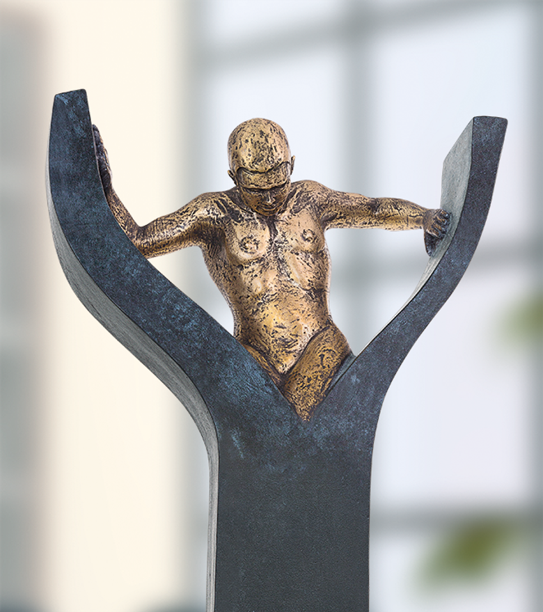 Bronzefigur La force est en toi von Annie Jungers