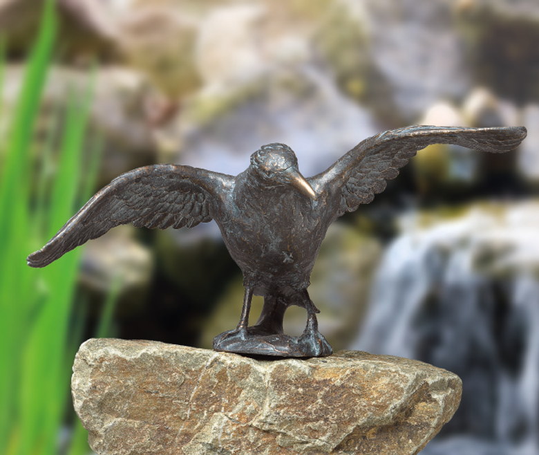 Bronzefigur Rabe im Anflug von Atelier Strassacker