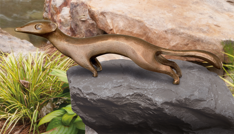 Bronzefigur Wiesel von Atelier Strassacker