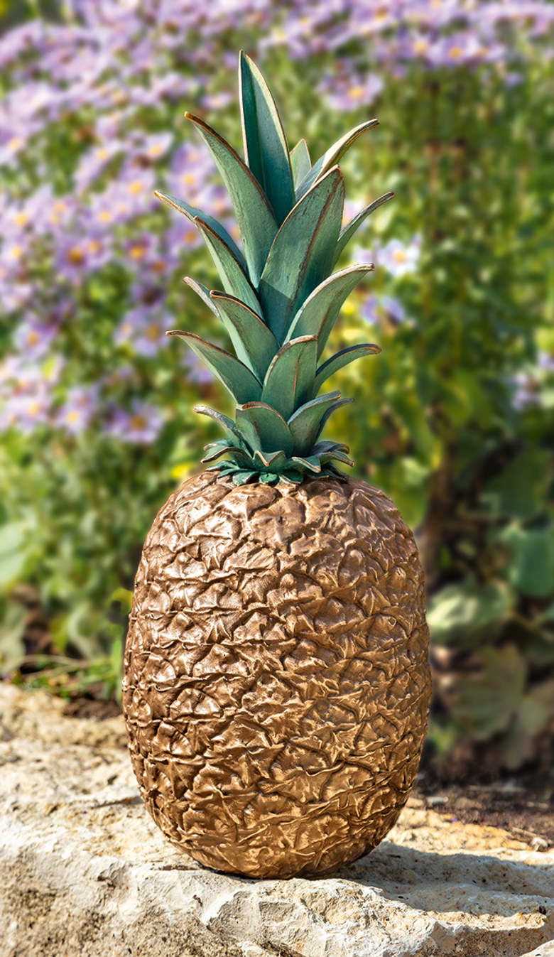 Bronzefigur «Ananas» aus dem Atelier Strassacker