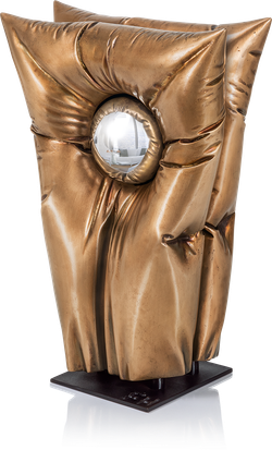 Bronzefigur In between von Felix Haspel